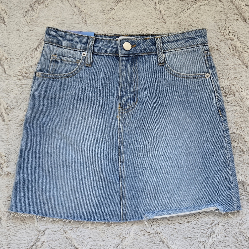 NWT Abound Distressed, Frayed, Raw Hem Light Wash Denim Mini Skirt, 25 in. Waist